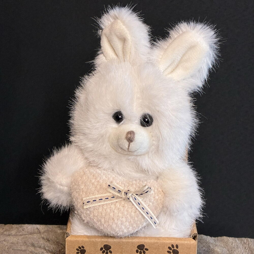 Игрушка зайчонок в коробочке