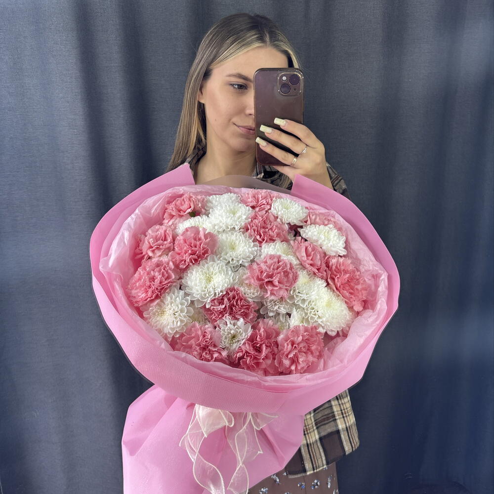 Букет нежный зефир с диантусами и кустовой хризантемой🌸