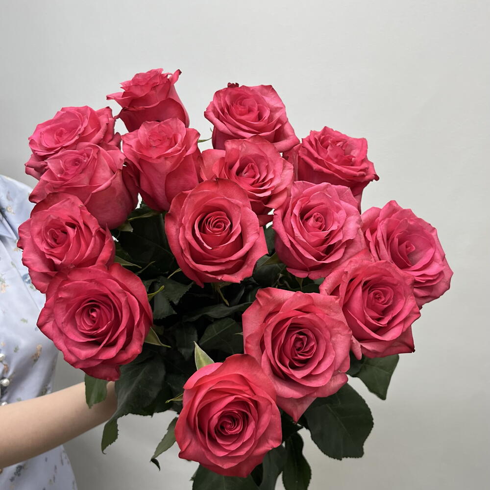 Букет из 15 розовых роз Лола