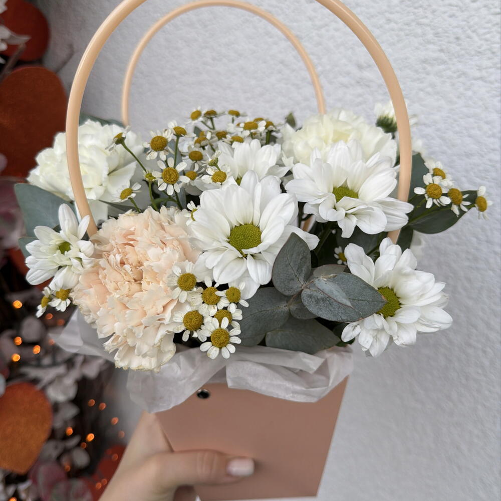 Персиковая сумочка Bloom room, ромашка, диантус, хризантема