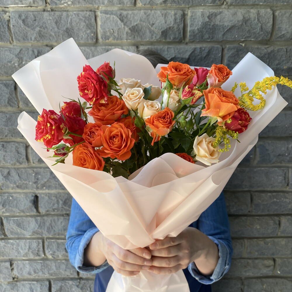 Моно букет из кустовых роз ️️🥰