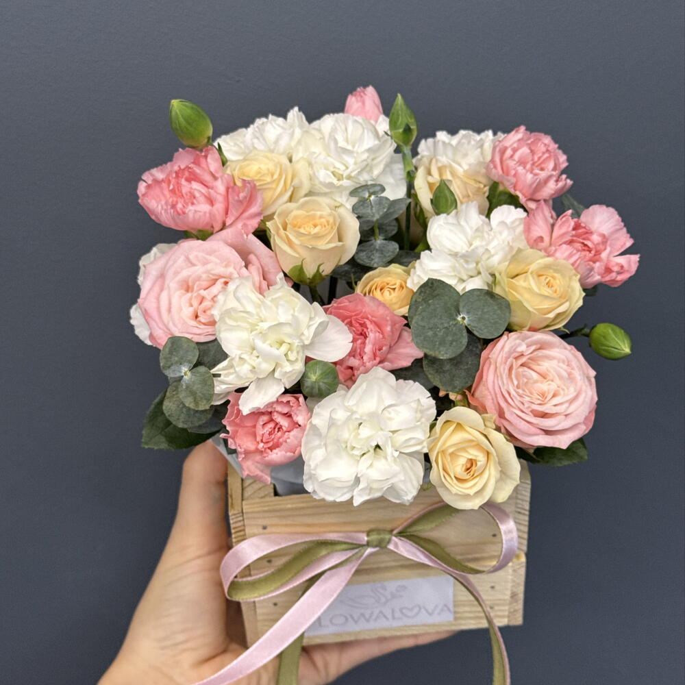 Цветочная композиция в деревянном ящике 🌸💗 FlowaLova