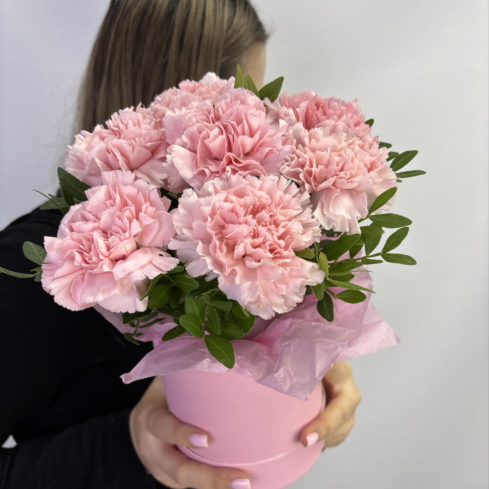 Комплимент из розовых диантусов в коробке