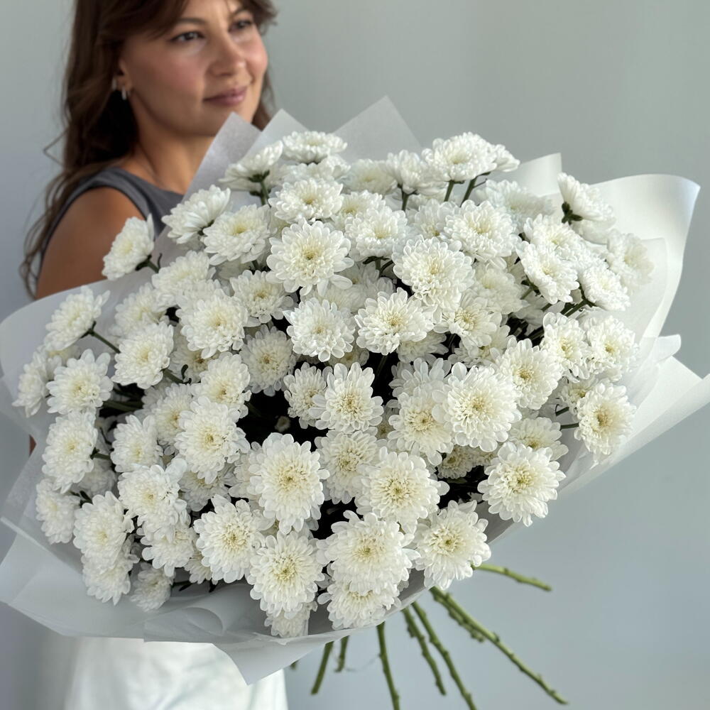 9 белых кустовых хризантем