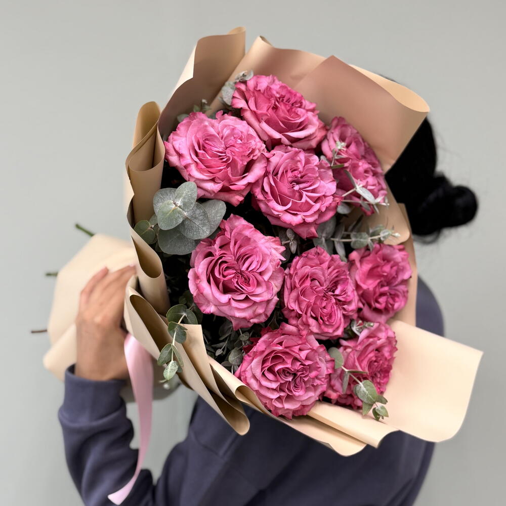 Монобукет «Secret of Love 🌹» из пионовидных роз сорта Кантри Блю и эвкалипта 🌸
