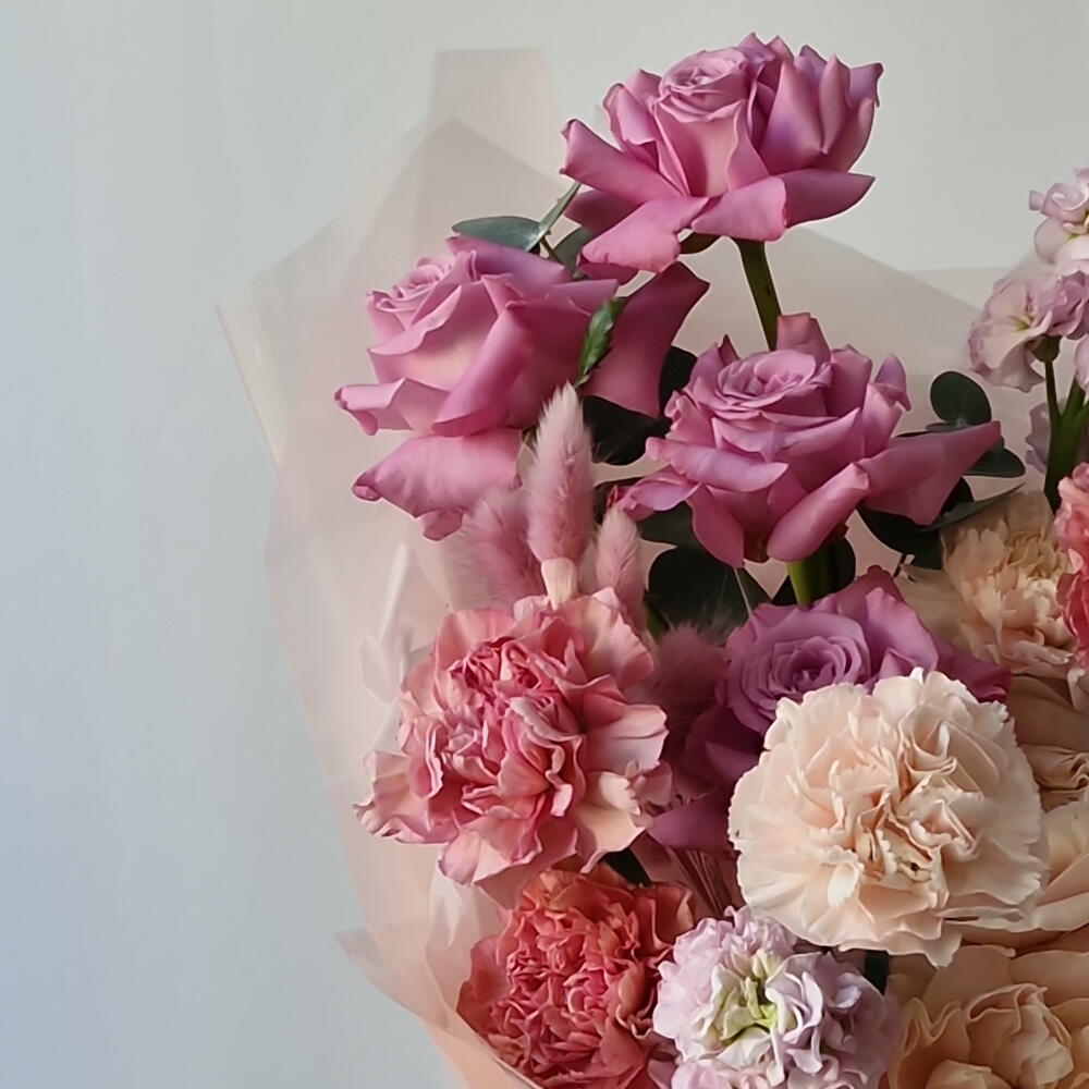 Нежный букет с розами и маттиолой🌸