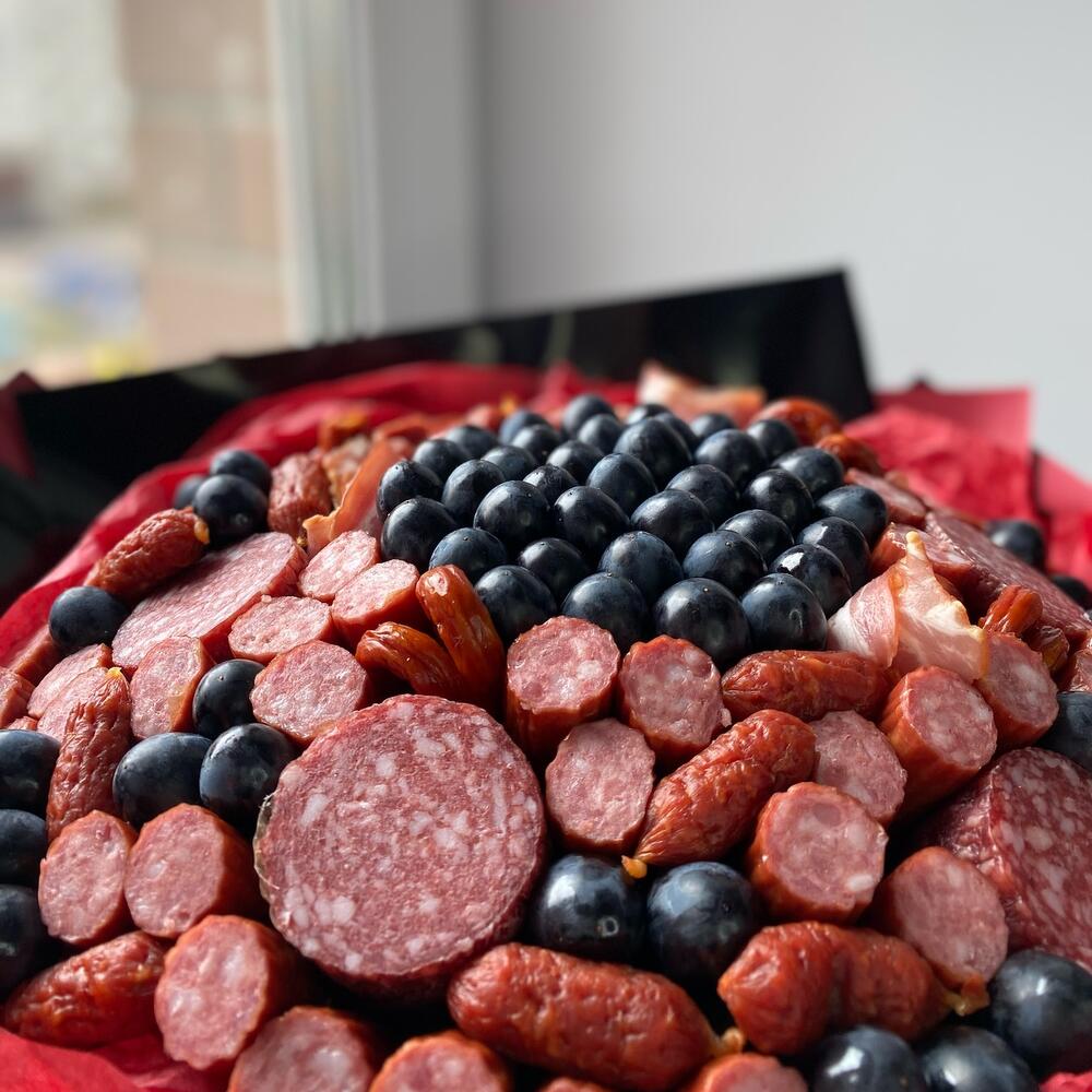 Изыски и яства, Цветы и подарки в Твери, купить по цене 3400 руб ...