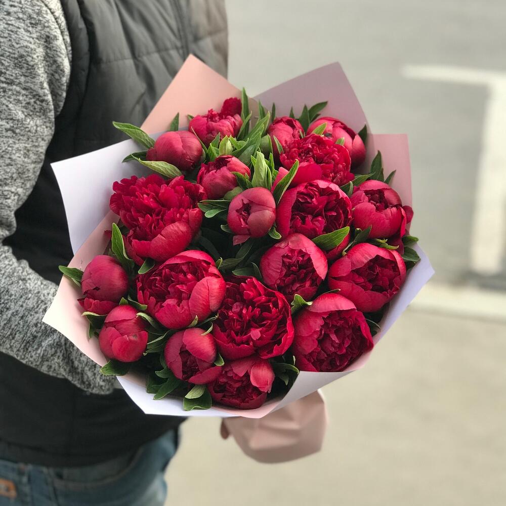 Букет из 19 пионов
