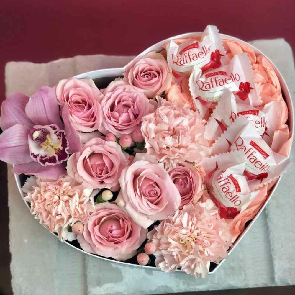 🌹 Коробка от Flowersgift с цветами и конфетами - 25