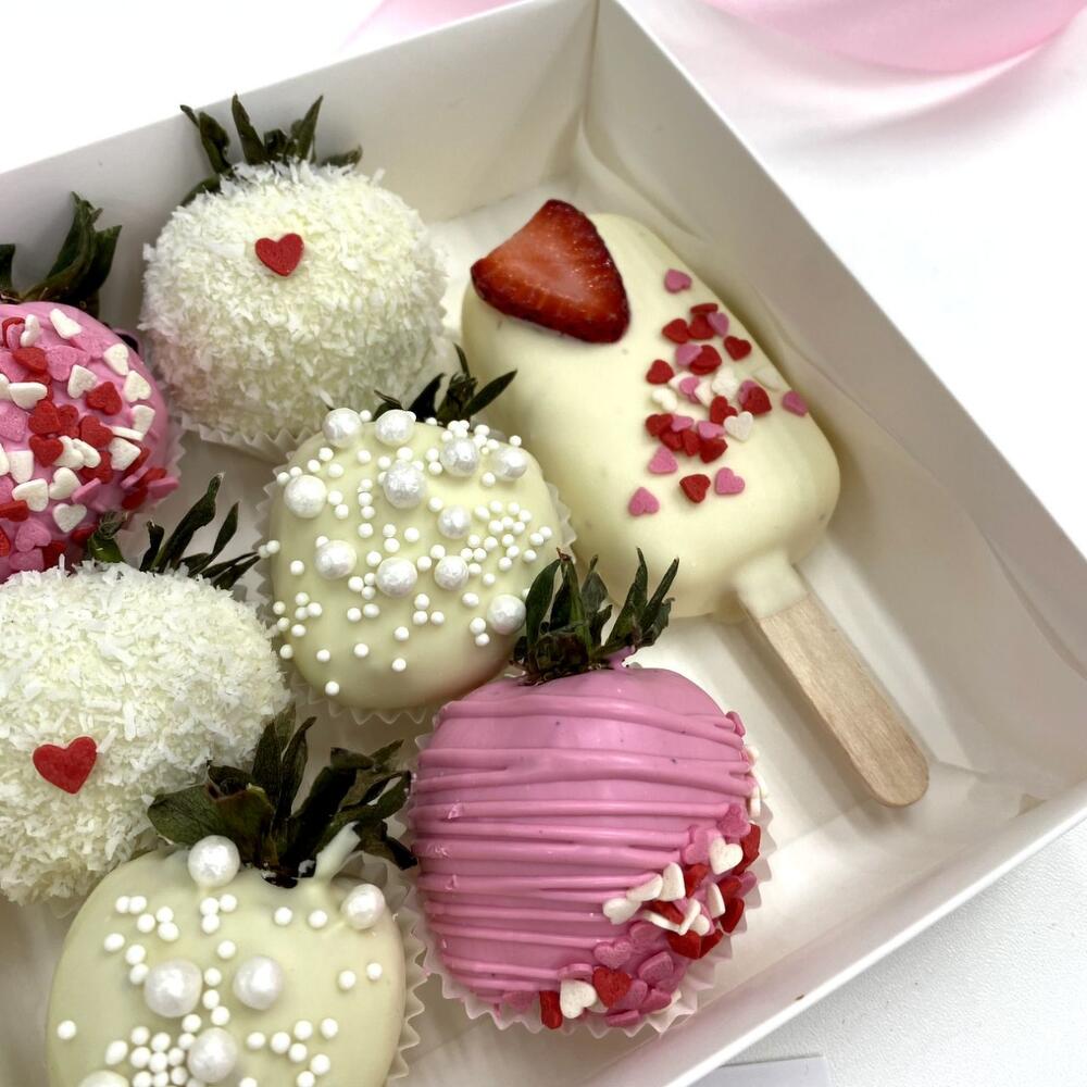 Клубника в шоколаде и чизкейк + подарок от Vivienne Sabo - румяна MACARON
