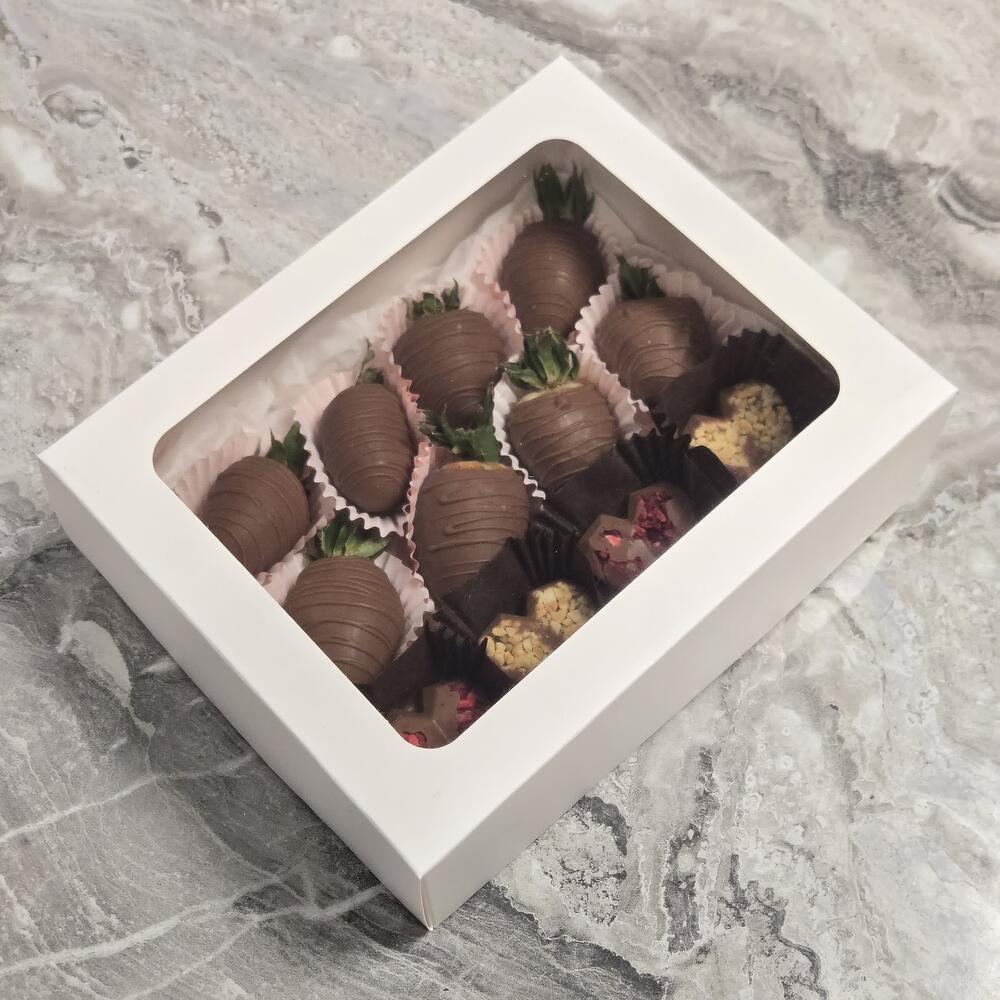 Клубника в шоколаде callebaut и конфеты набор