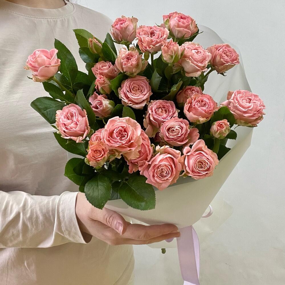 7 кустовых пион роз в матовой плёнке