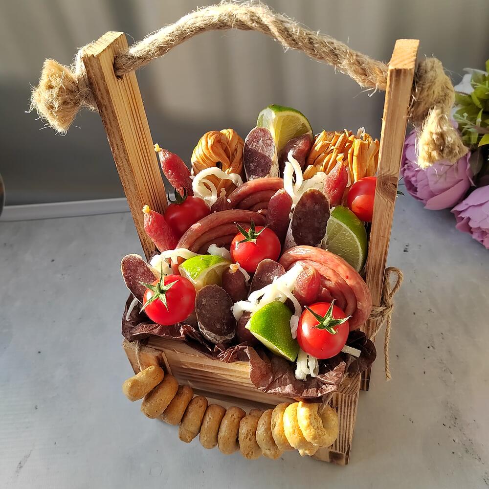 Ящик мясной с сушками к празднику