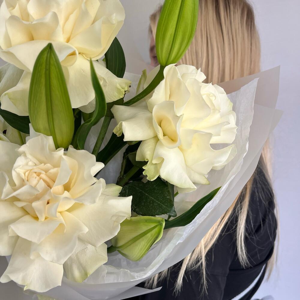 Aromatic Lily   French Rose Bouquet 🤍Нежный букет, сочетающий изысканную французскую розу и ароматную лилию