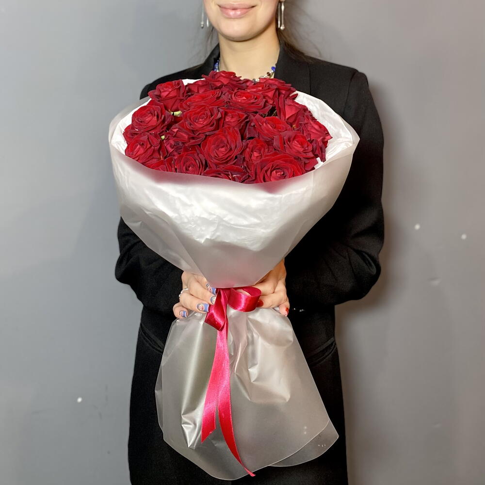 Классика 🌹 Воздушный букет красных кустовых роз (9 шт)