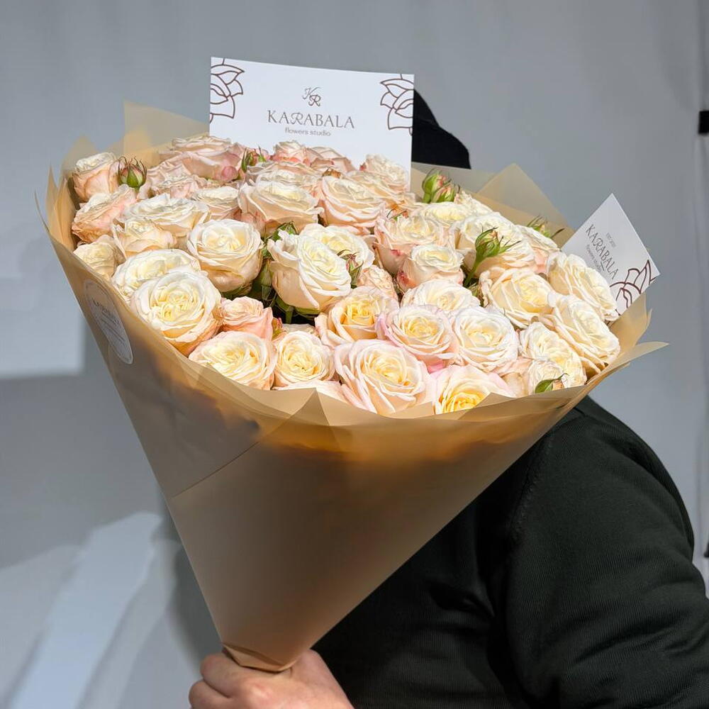 Букет из Кремовых кустовых роз