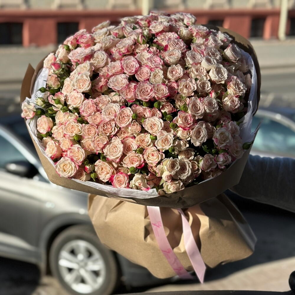 Букет из 51 кустовой розы