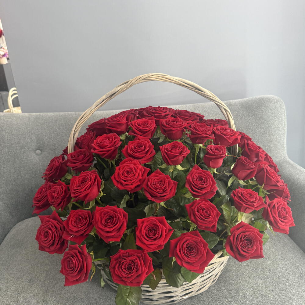 Шикарная корзина с розами 😍😍😍