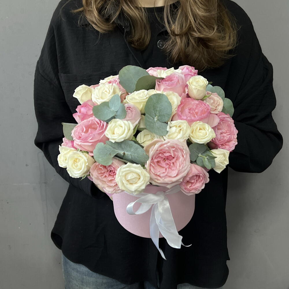 Композиция микс Кустовых роз с эвкалиптом 🌸