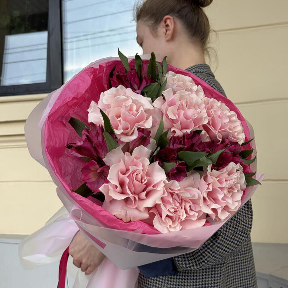 Букет для девушки с розами