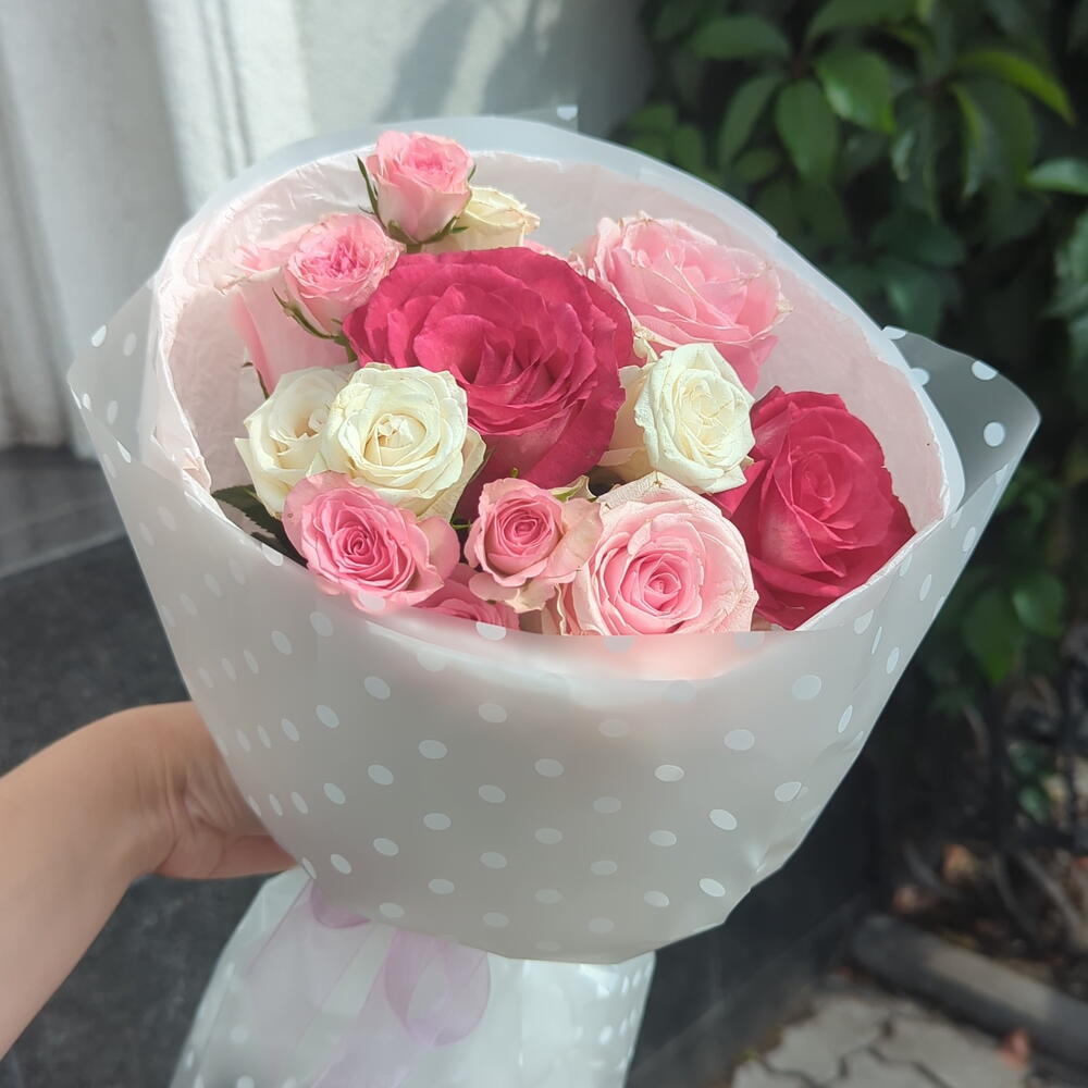 Букет-комплимент из кустовых и одноголовых роз 🌟