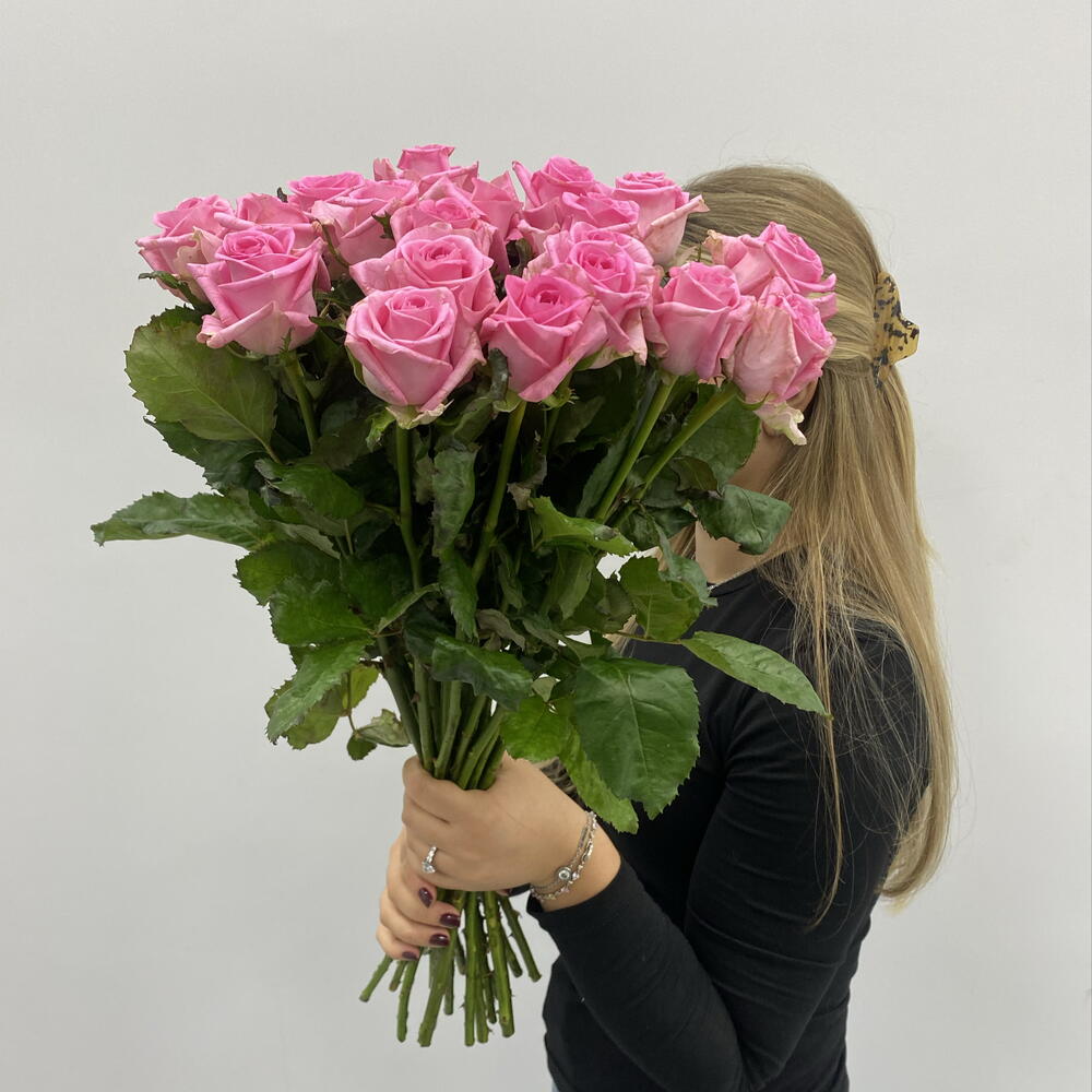 19 розовых роз Ревиваль
