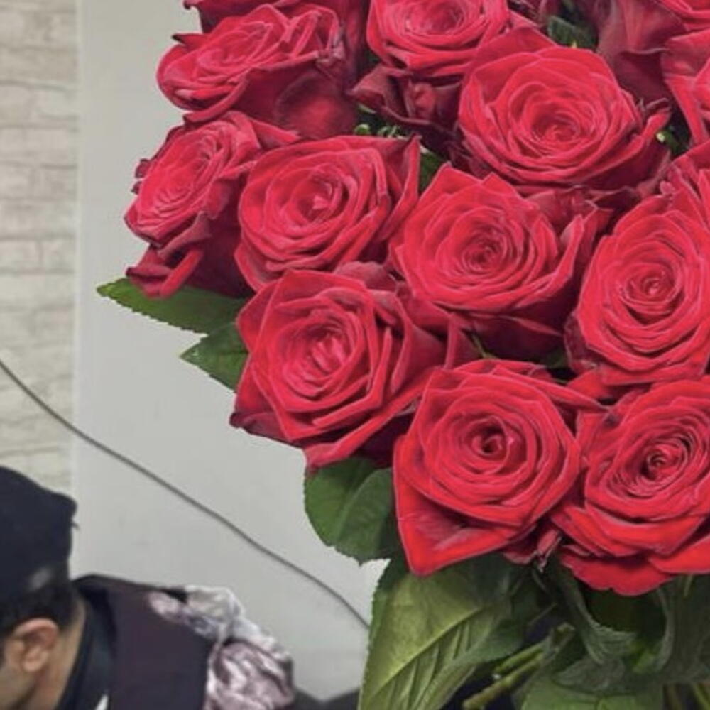 Траурный букет роз