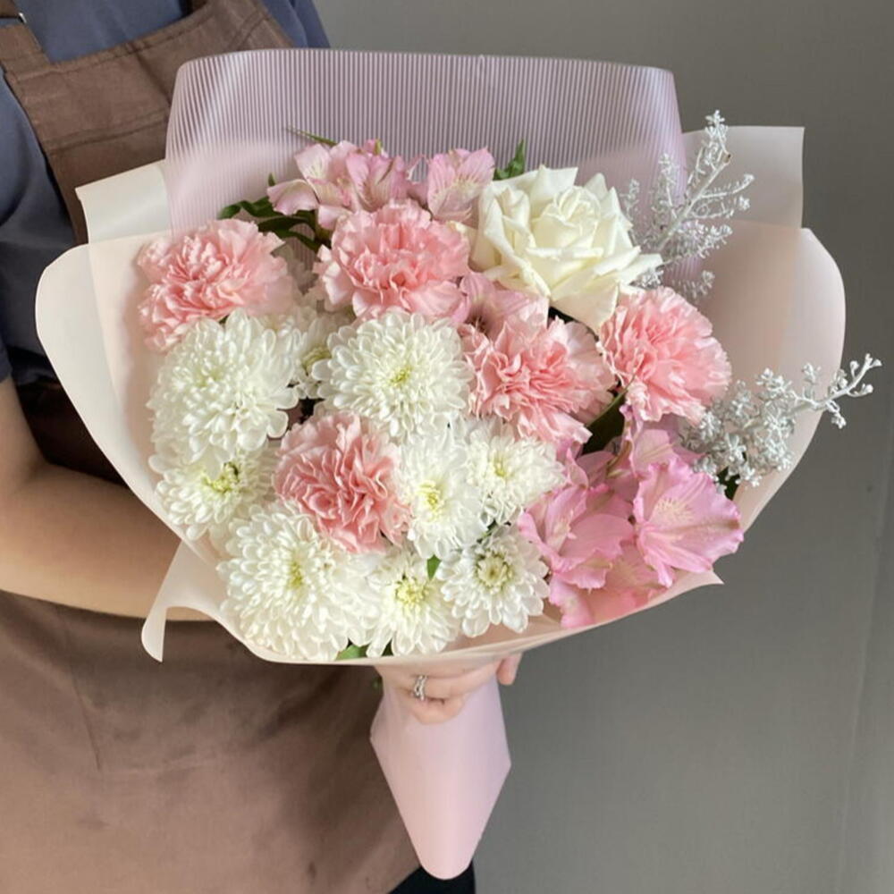 Нежная цветочная полянка🌸🤍