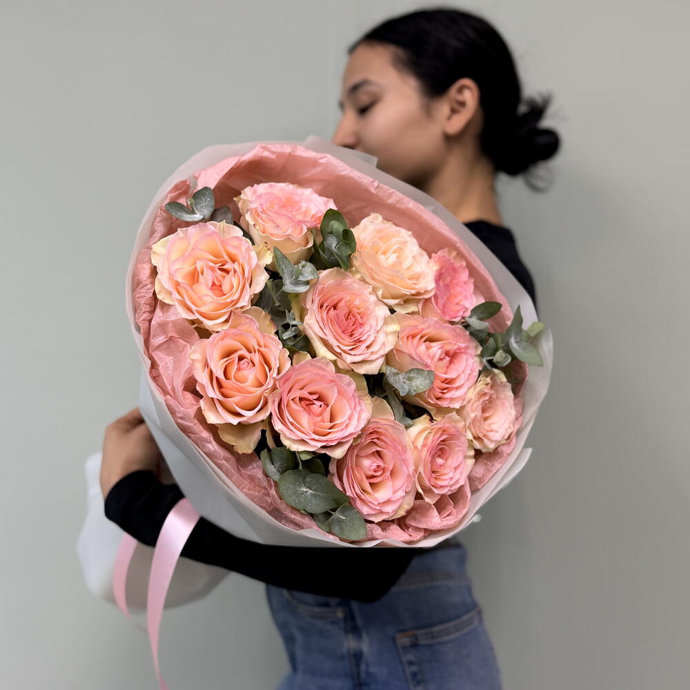 Авторский букет «Утренний свет 🌷» из роз сорта ESPERANCE с ароматным эвкалиптом 🌸