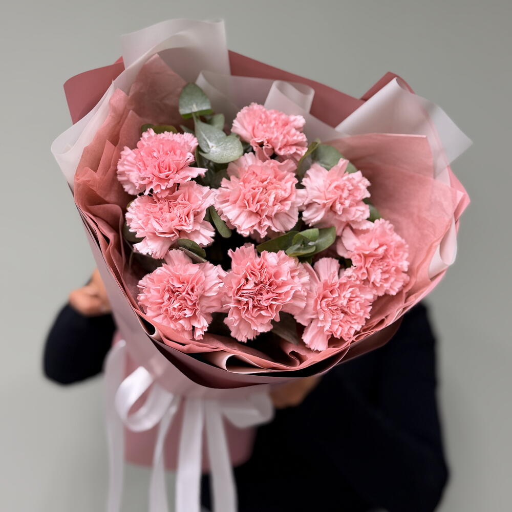 🌸 «Пушистое облако: 9 розовых диантусов с эвкалиптом в матовой нежной упаковке» 🌿