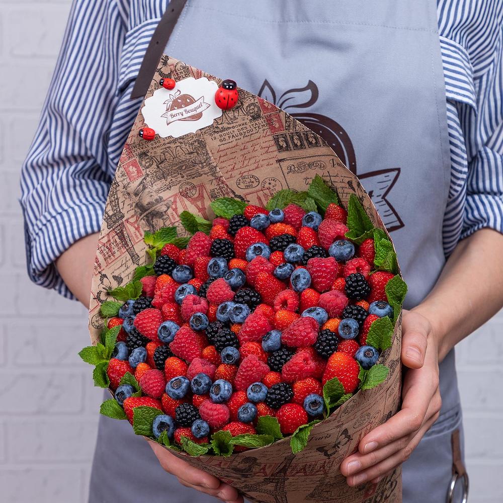 Букет ягоды доставка. Ягодно-цветочный букет. Букет ягода. Букет из ягод и фруктов. Подарок из ягод.
