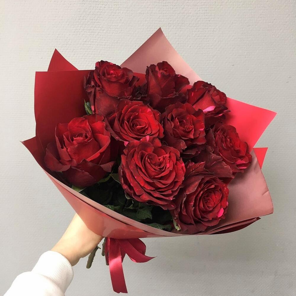 Красные розы 9 штук
