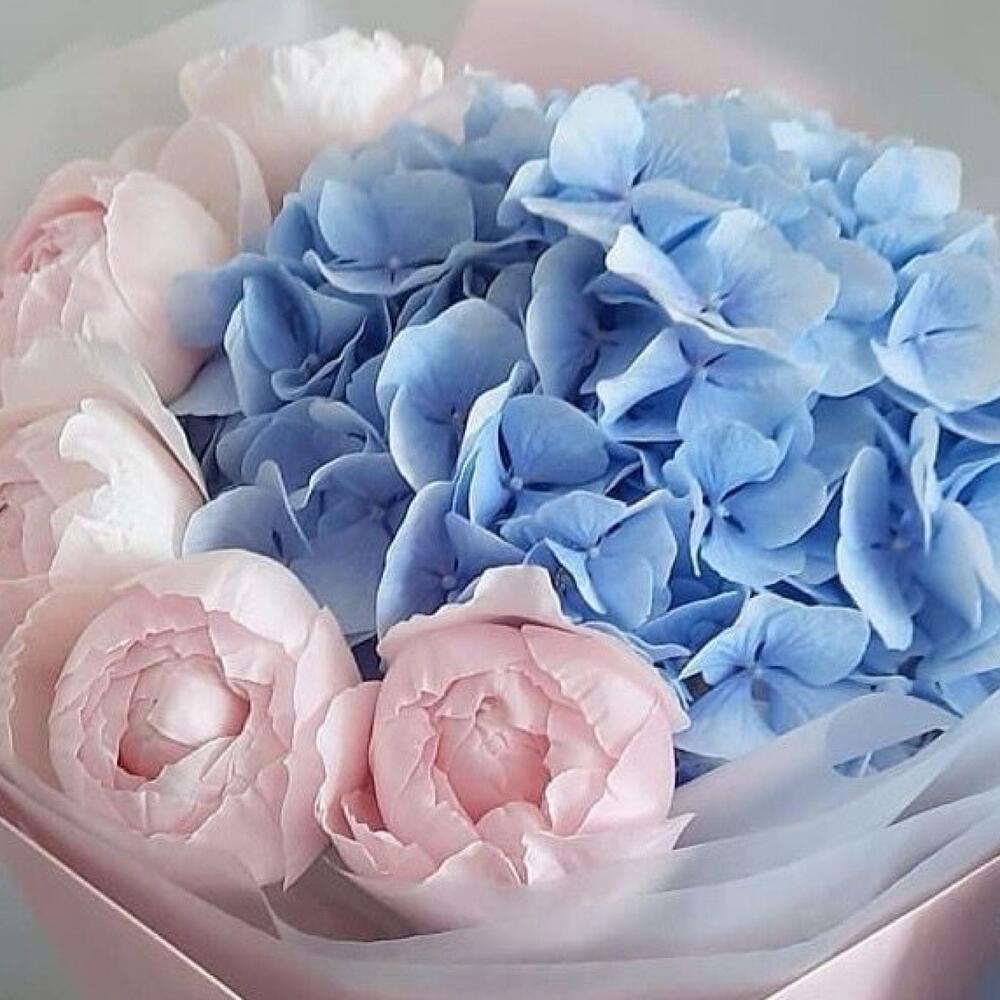 Нежный букет с гортензией 💙и пионами