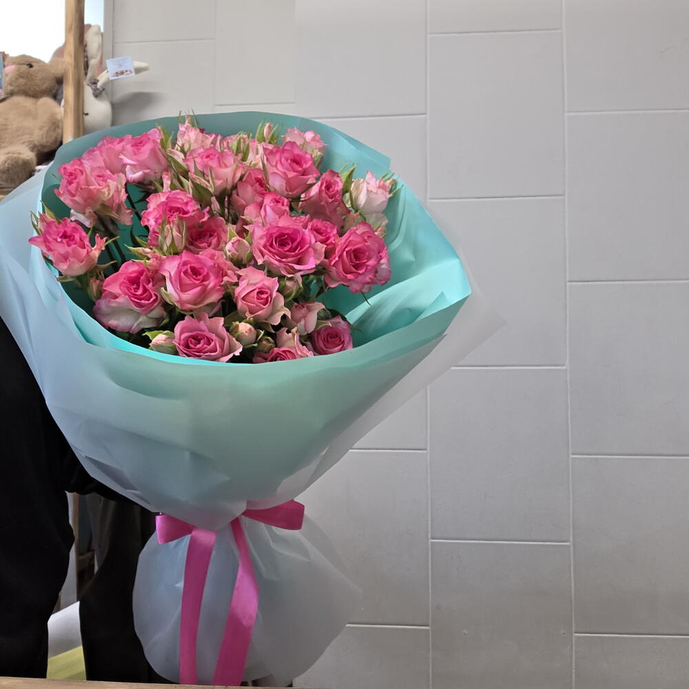 Розовый кругляш 😍 из кустовых роз пышный