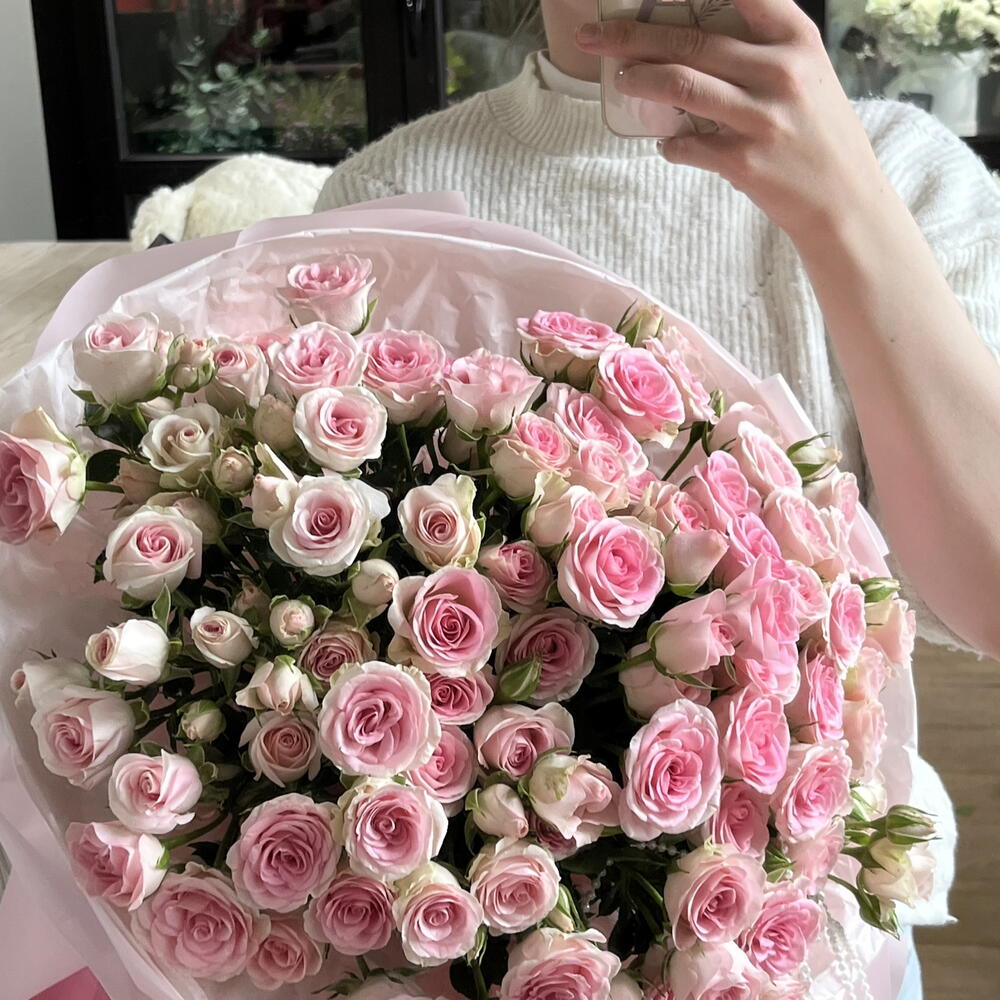 Шикарный букет из кустовых роз Good Mood