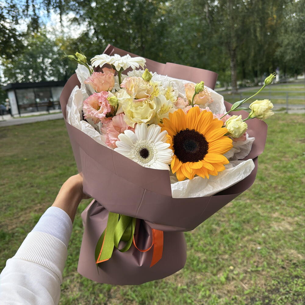 Букет с подсолнухом