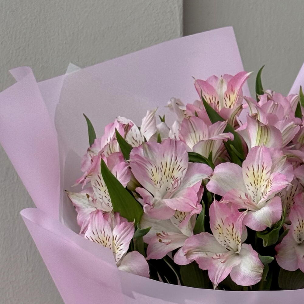 Розовое настроение 💗 с альстромериями