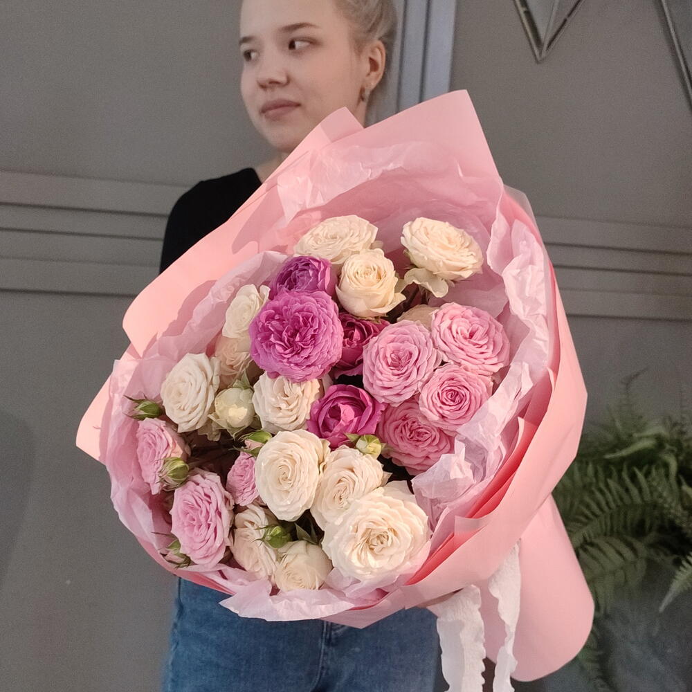 Букет из пионовидной кустовой розы "Джульетта"