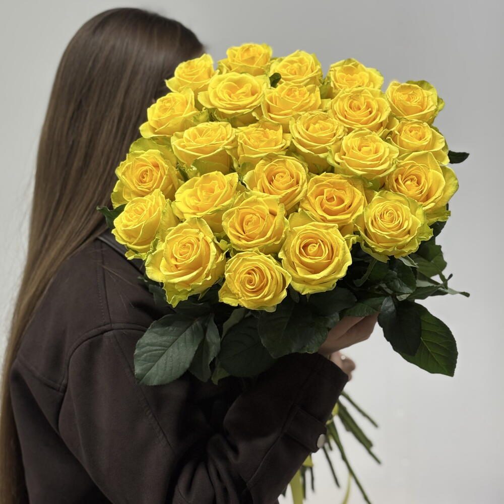 Солнечный букет 25 жёлтых роз 70 см