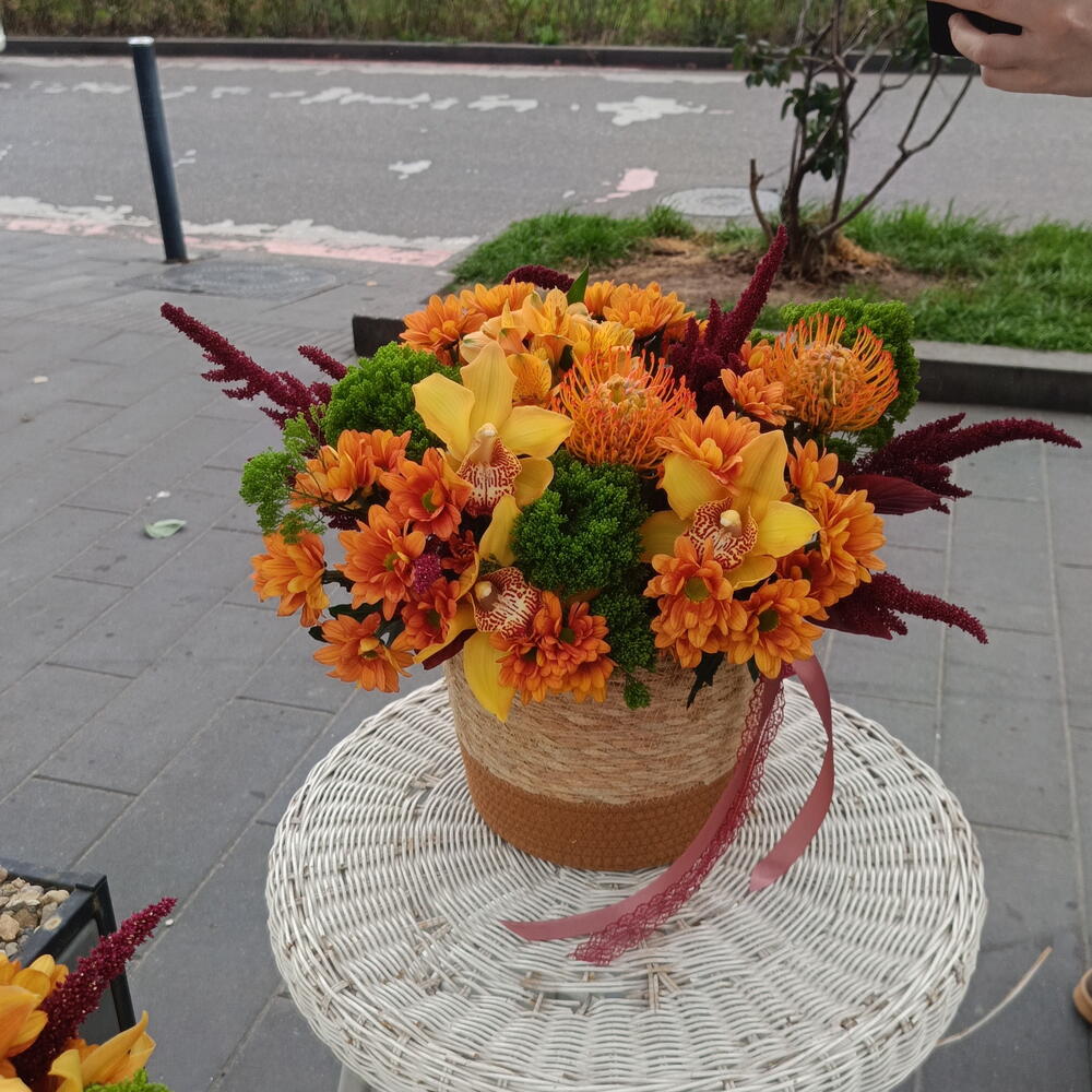 Премиальная осенняя корзина в вязаном кашпо ручной работы 🧡Рыжая орхидея трахелиум Лейко