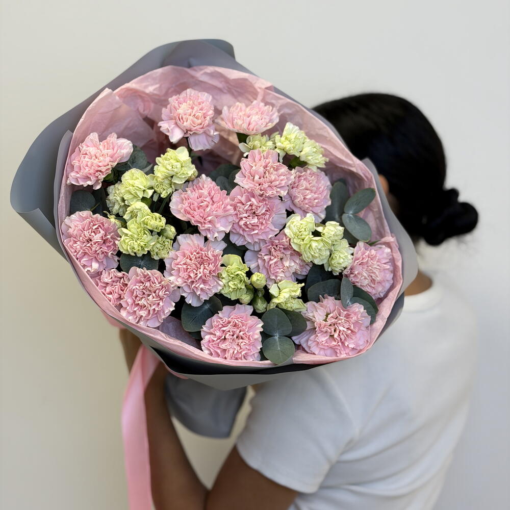 «Букет-вдохновение:стойкие  диантусы и стильный  фоамиран»🌸