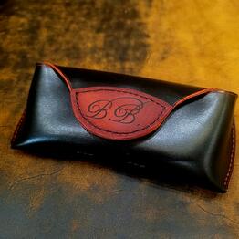 The eyeglass case is made of genuine leather. Handmade work