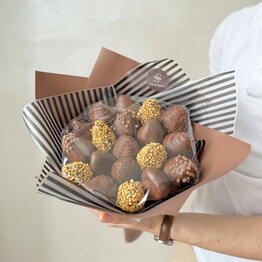Клубника в молочном шоколаде 19 ягод Brown
