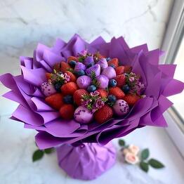 Bouquet of strawberries Lilac S