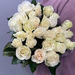 25 gorgeous white roses 70 cm