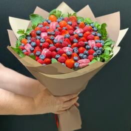 Клубника с макаронами с мятом