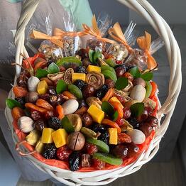 Корзина Сухофрукты и орешки