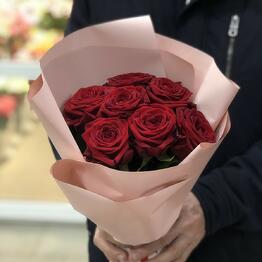 7 maroon roses