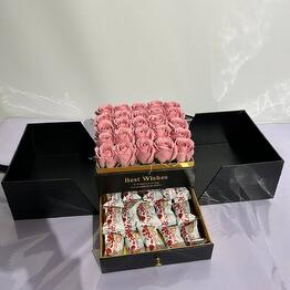 Композиция из мыльных роз в коробке с конфетами Адель