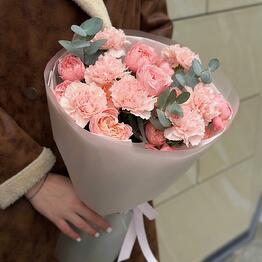 Peach peony-shaped shrub rose Juliet and dianthus